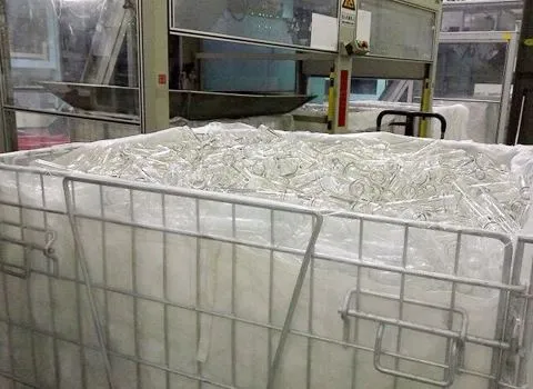 Pojemnik z drutu na preformy PET